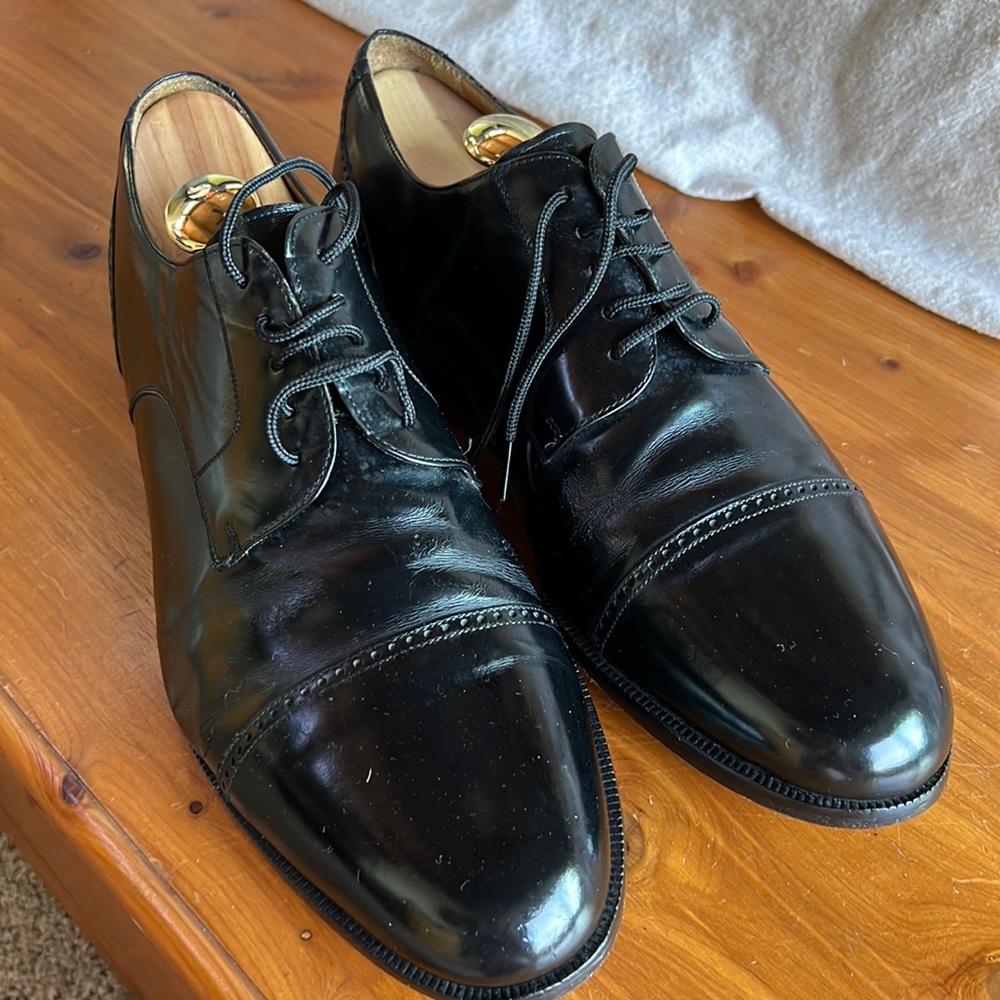 Church’s black leather Oxfords 👞